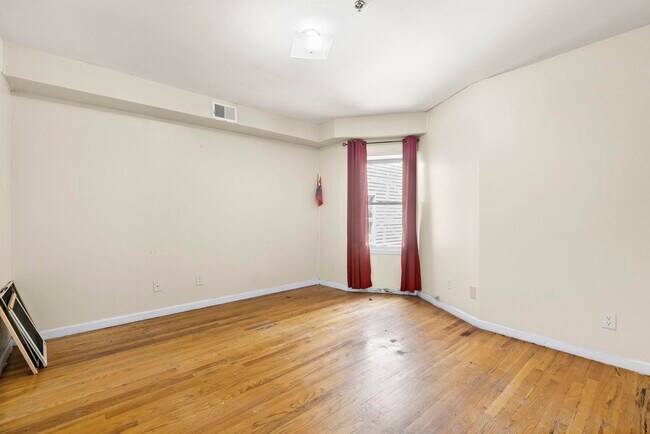 Building Photo - 420 6th St