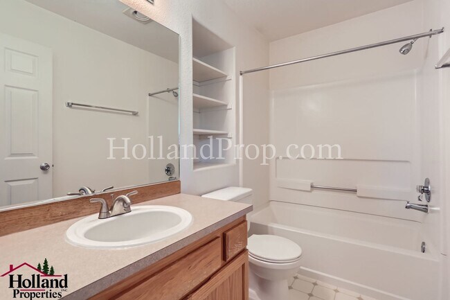 Building Photo - Beautiful End-Unit Townhome with 3 Bedrooms, 3 Full Baths & Private Outdoor Living