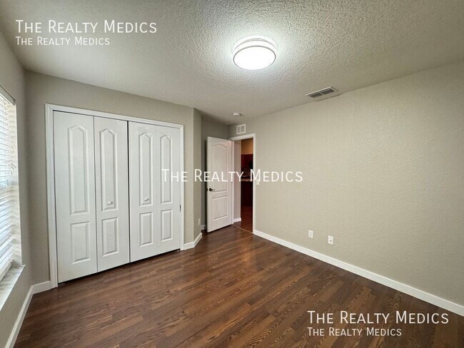 Building Photo - 120 Captain Hook Way