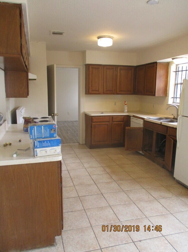 Building Photo - 10822 Lynbrook Dr