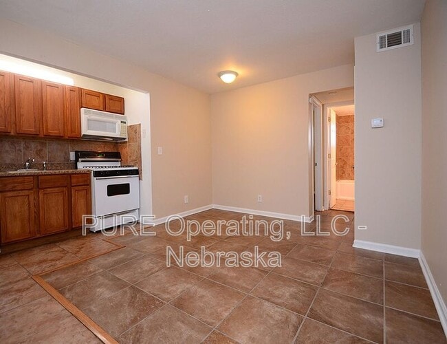 Building Photo - 612-616-616 N 46th St