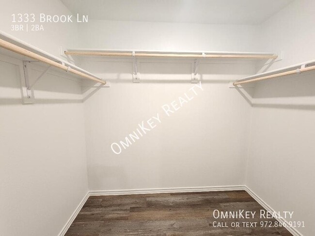 Building Photo - 1333 Brook Ln