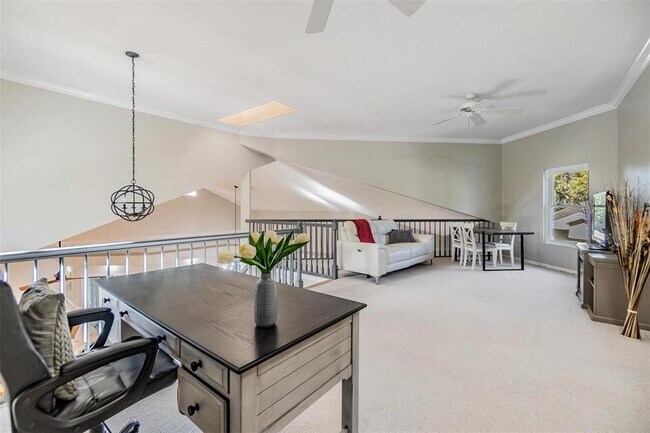Building Photo - 2122 Oak Forest Ln