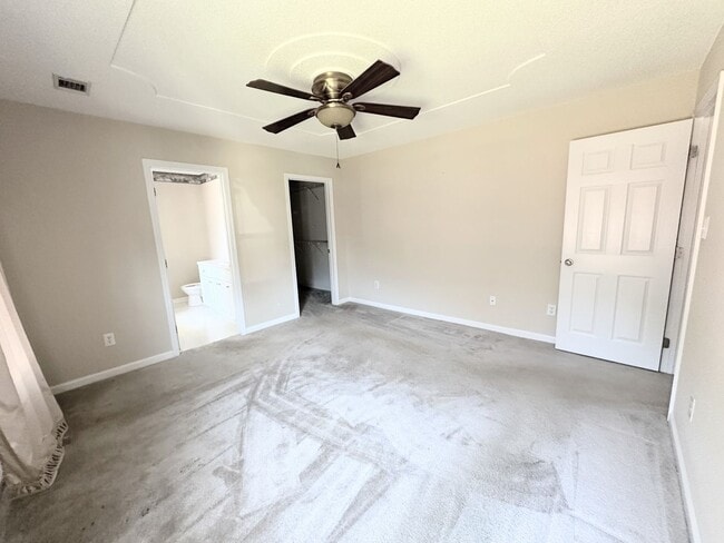 Building Photo - 4303 Pineview Ln