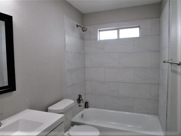 Building Photo - 852 Whitehall Dr