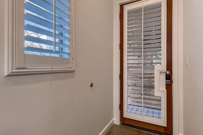 Building Photo - 2612 Carnarvon Ln