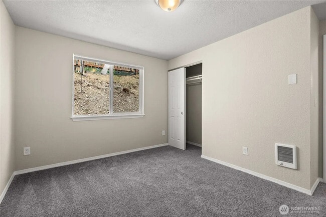 Building Photo - 502 Tullis St NE