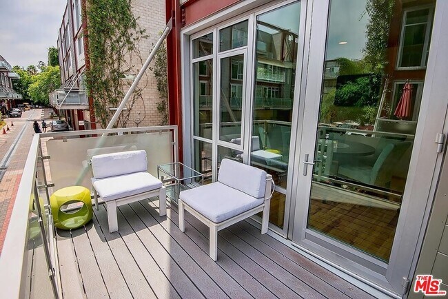 Building Photo - 3450 Cahuenga Blvd
