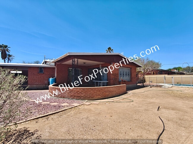 Building Photo - 5755 E 6th St