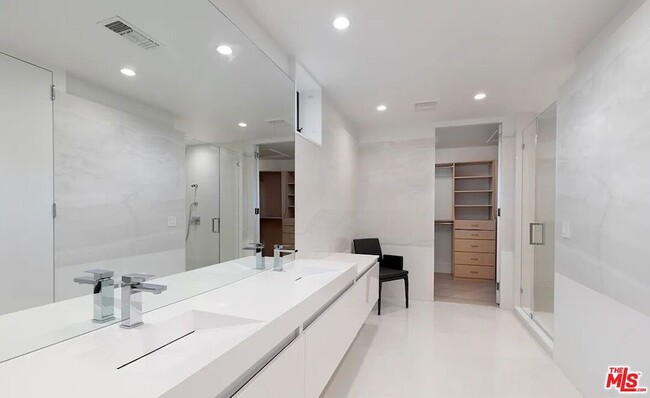 Building Photo - 2528 Westridge Rd