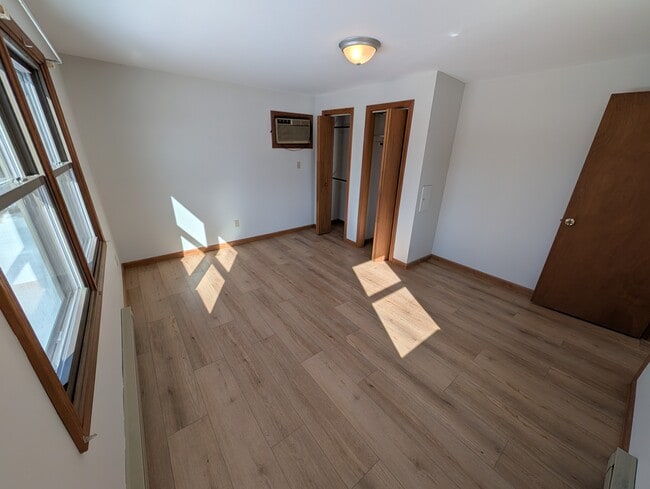 Building Photo - 32 Willow St