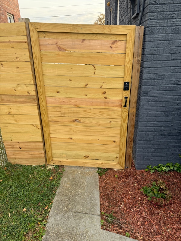 Building Photo - 1215 Savannah St SE