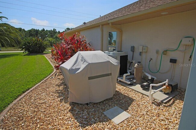 Building Photo - 811 Rotonda Cir