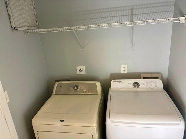 Building Photo - 6347 Ellenwood Dr