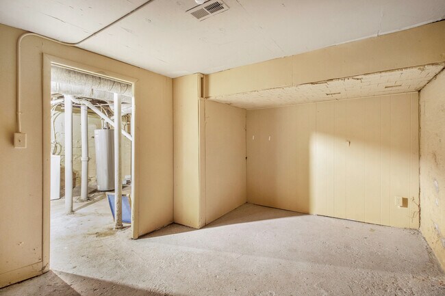 Building Photo - 805 Miner St