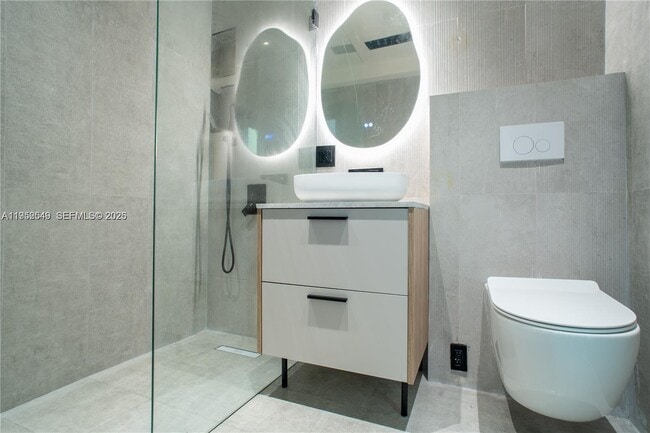 Building Photo - 7850 Hawthorne Ave