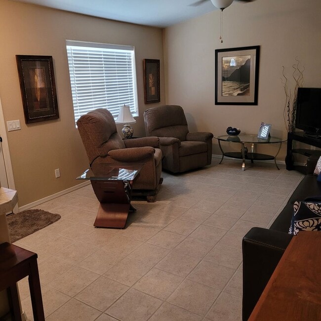 Building Photo - Furnished One Bedroom