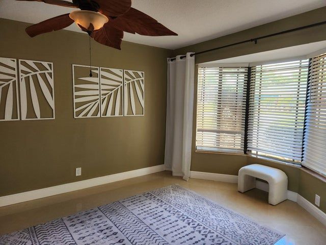 Building Photo - 3250 Lakeview Blvd