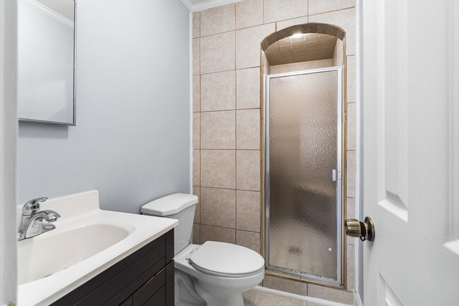 Building Photo - 1305 Eaglewood Dr