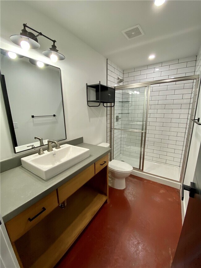 Building Photo - 111 S Main St