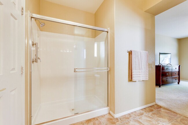 Building Photo - 9746 E Coopers Hawk Dr