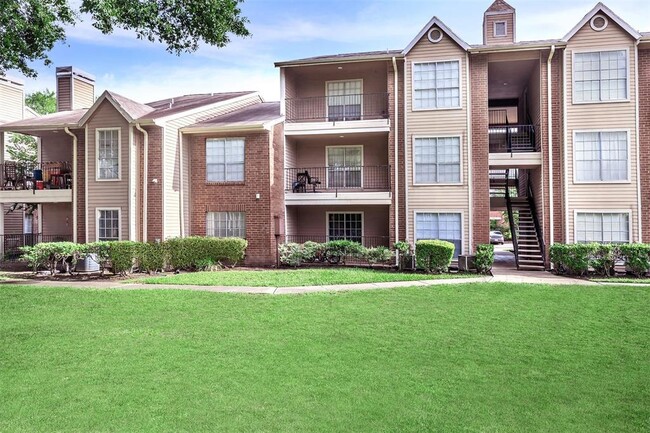 Building Photo - 15615 Blue Ash Dr