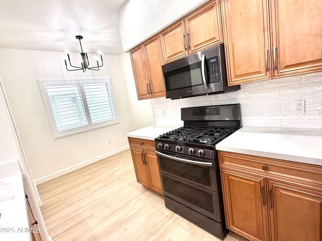 Building Photo - 7401 W Arrowhead Clubhouse Dr