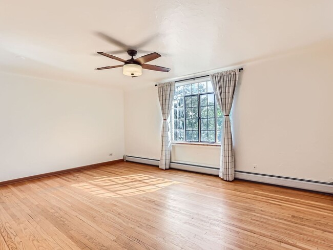 Building Photo - 1 Bedroom beautiful top unit condo of hist...