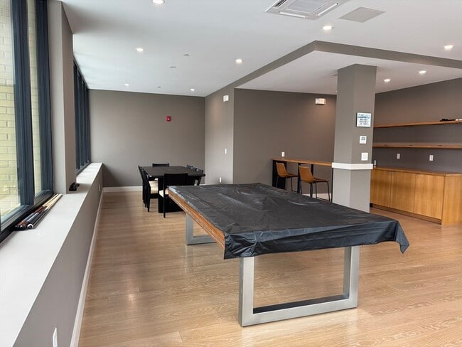 Building Photo - 100 Lincoln St