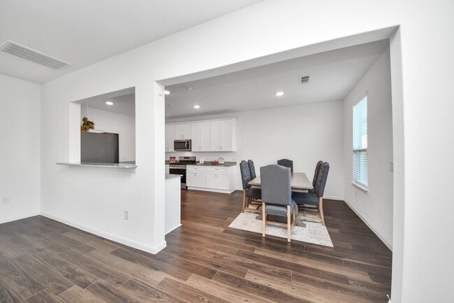 Building Photo - 25927 Chicory Dr