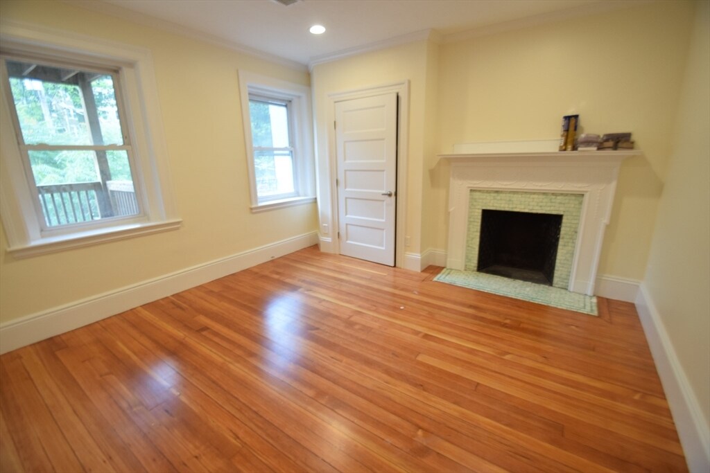 Building Photo - 1619 Beacon St
