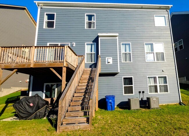 Building Photo - 194 Winterberry St