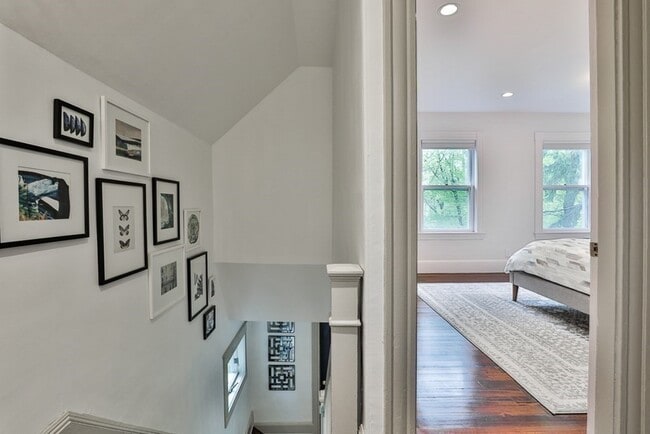 Building Photo - 107 Greenwood St