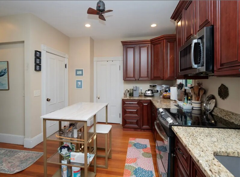 Building Photo - 17 Lincoln St