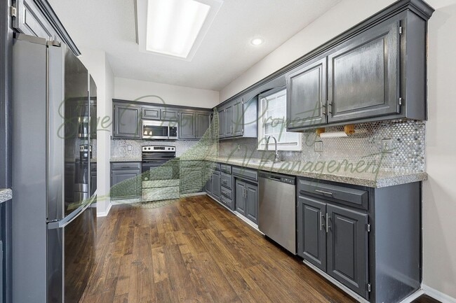 Building Photo - BEAUTIFUL HOME AVAILABLE NOW!!