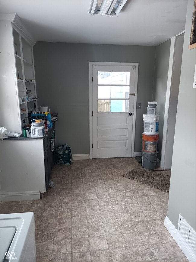 Building Photo - 404 W North St