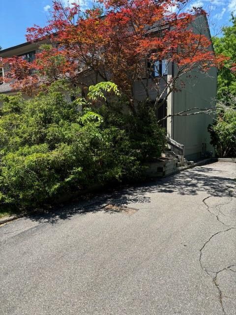 Building Photo - 1860 W Liberty St