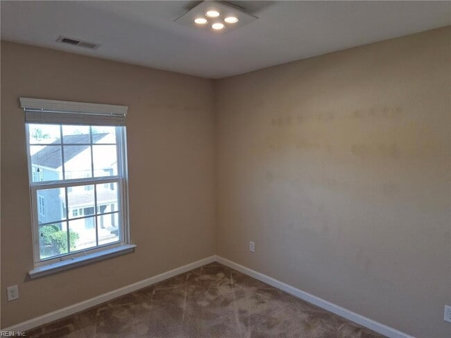 Building Photo - 279 Tigerlilly Dr