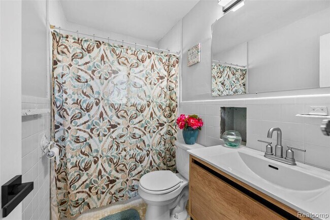 Building Photo - 2268 Serra Dr