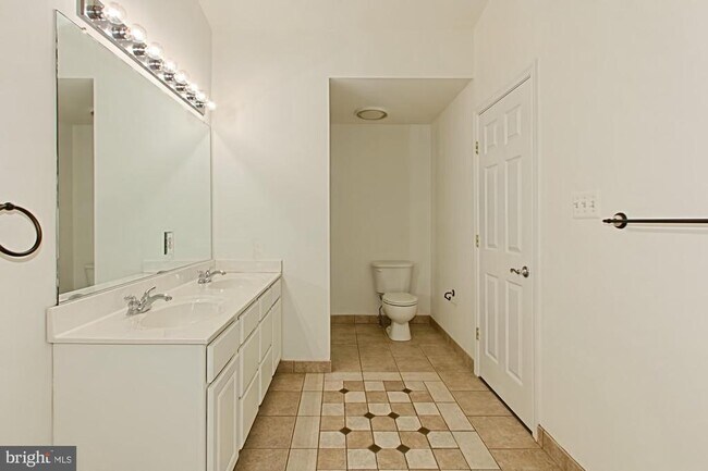 Building Photo - 20748 Hollow Falls Terrace