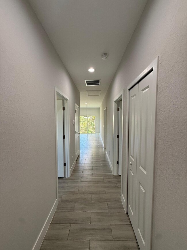 Building Photo - 4800 15th St SW