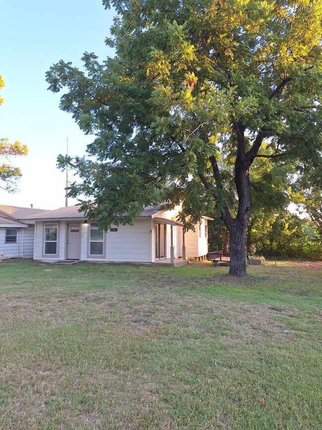 Building Photo - 10940 Archery Dr