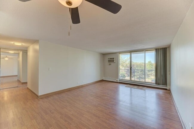 Building Photo - 2200 S Stewart Ave