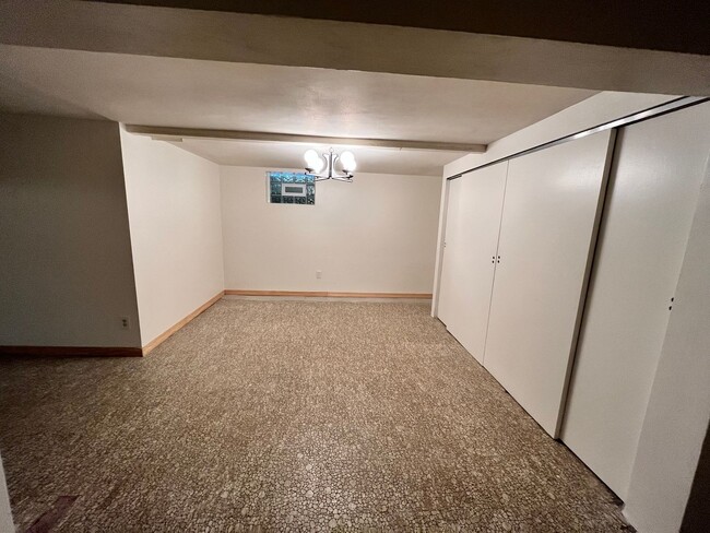 Building Photo - Spacious & Secluded 2BR/2BA Wauwatosa Sing...