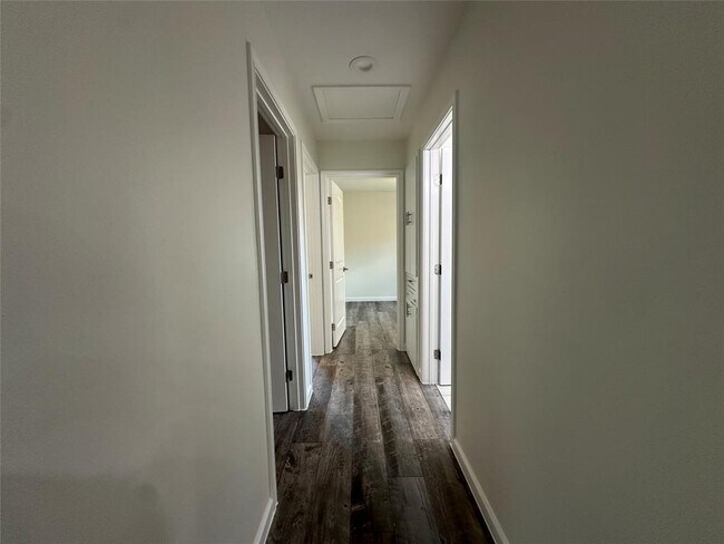Building Photo - 908 Plateau Cir