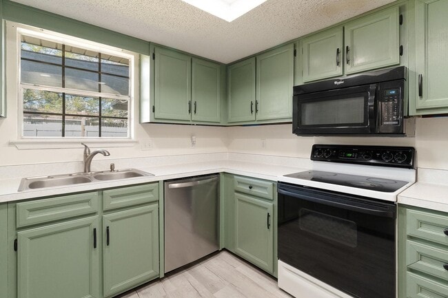 Building Photo - Great Cul-De-Sac Location in Fort Walton B...