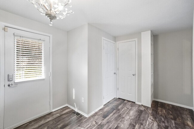 Building Photo - 315 Western Ave