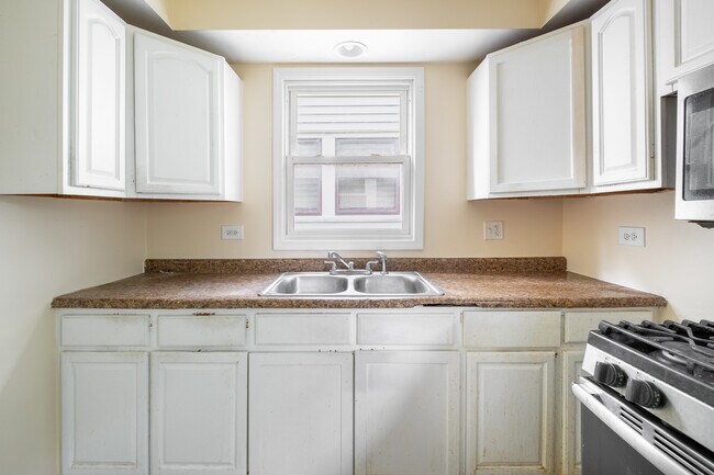 Building Photo - 12416 S Princeton Ave
