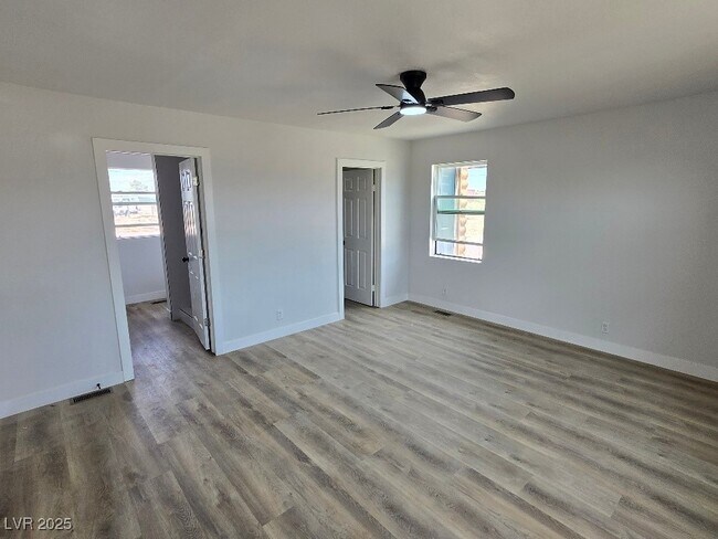 Building Photo - 270 W Patricia Ave