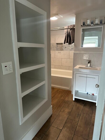 Building Photo - 225 Main St